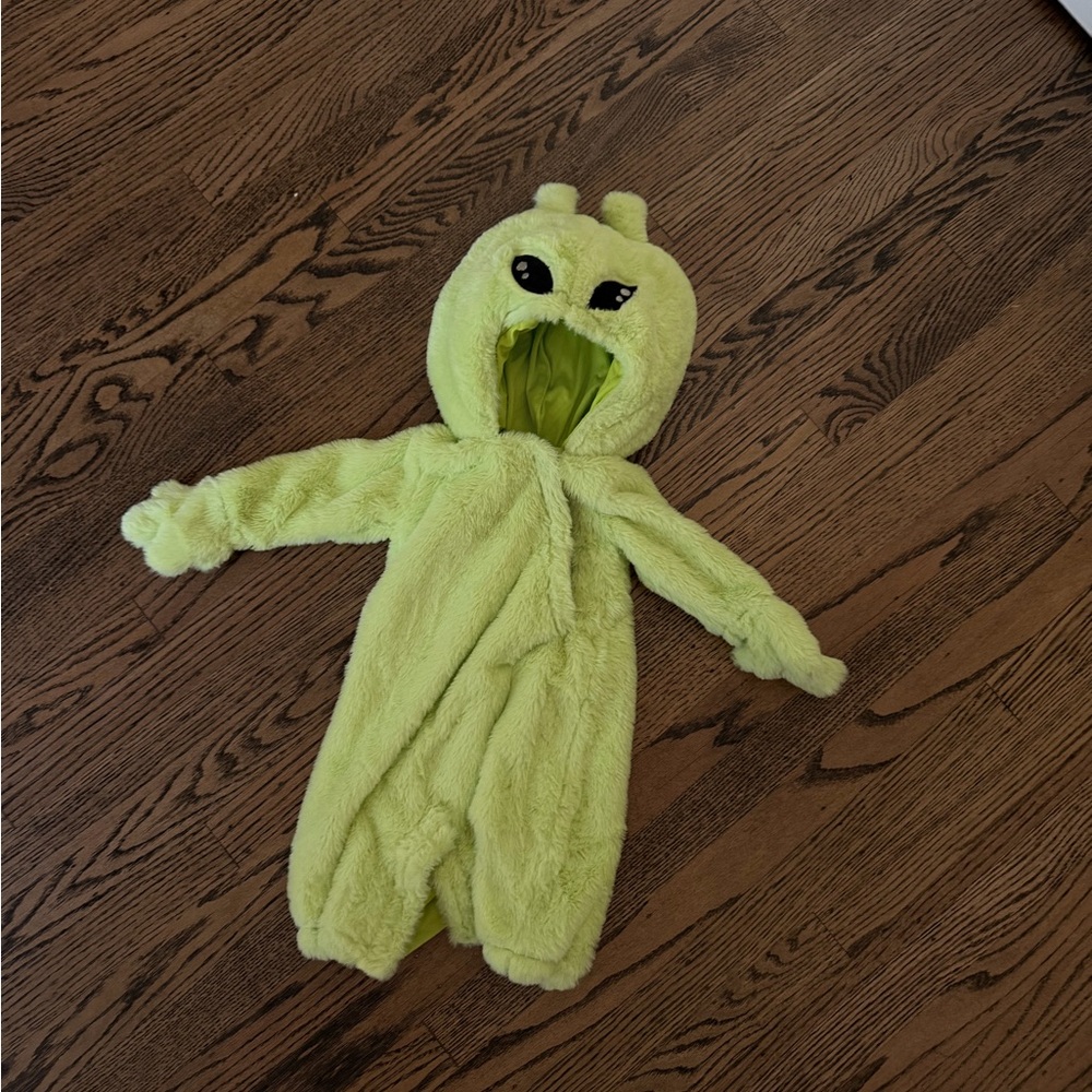Pottery barn  Alien Baby Costume 0-6